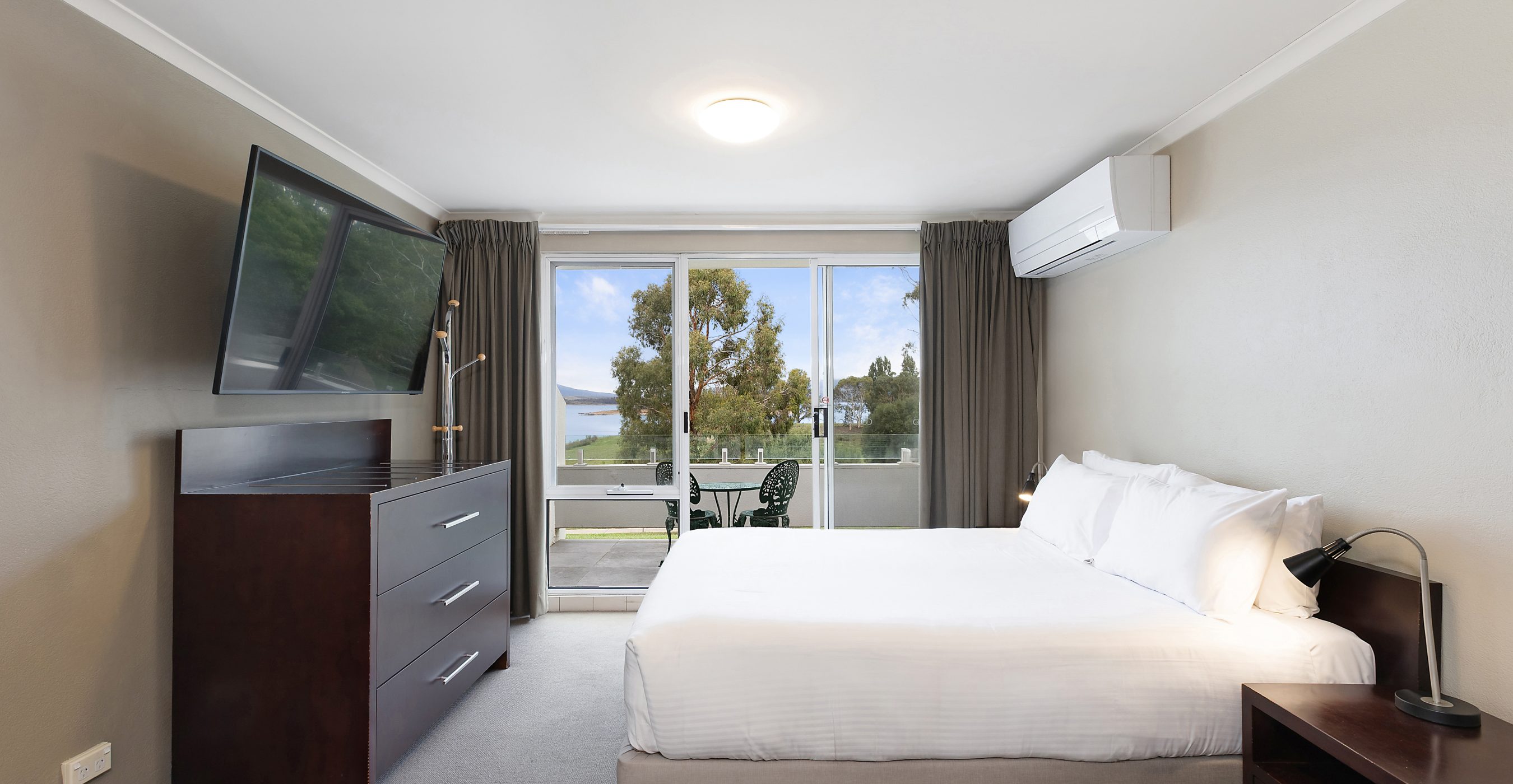 Studio Apartment - Image 9