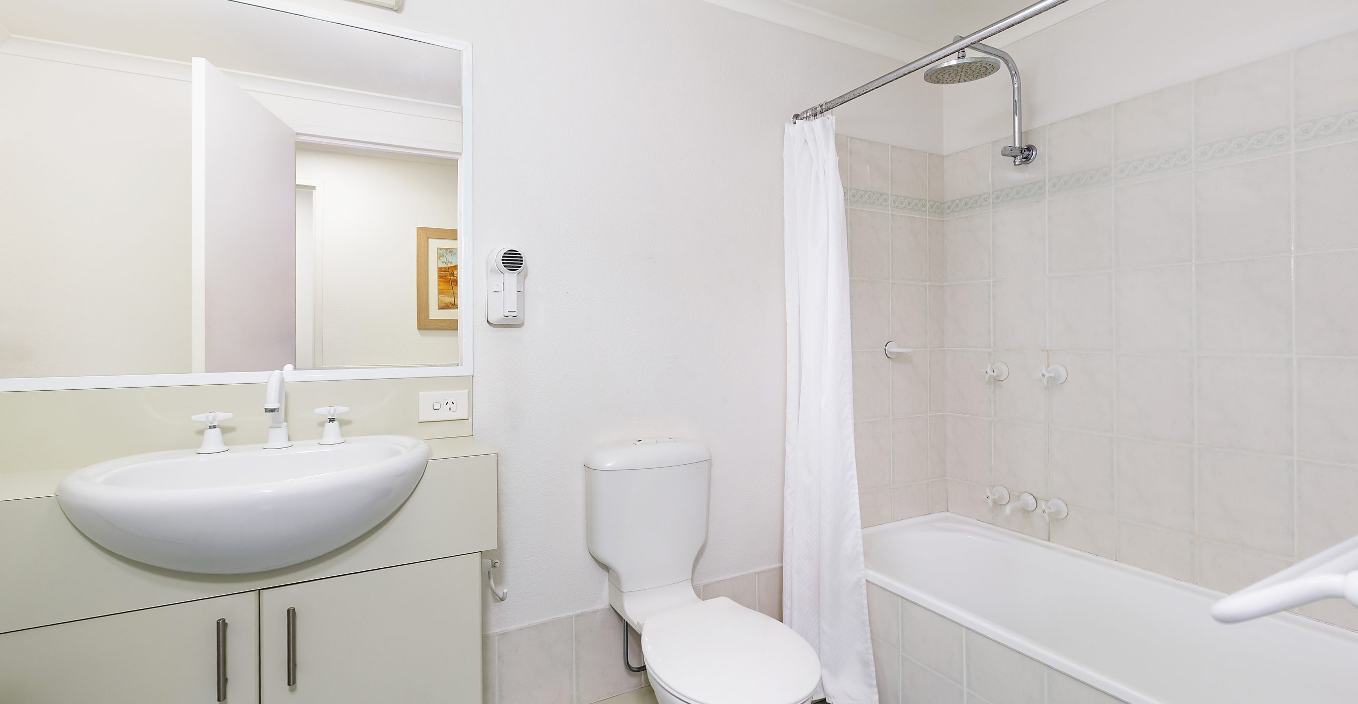 Studio Apartment - Image 11