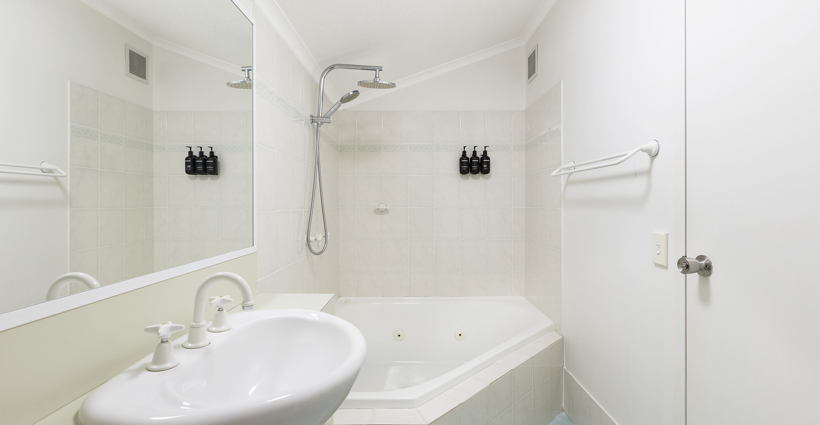 Two Bedroom Apartment - Image 7